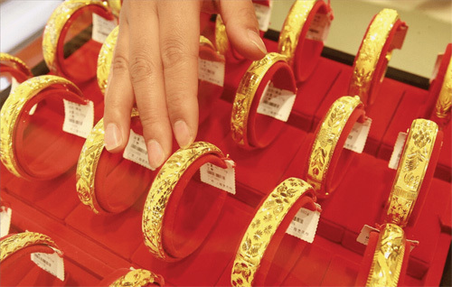 新春黄金热 年轻人成“淘金”主力